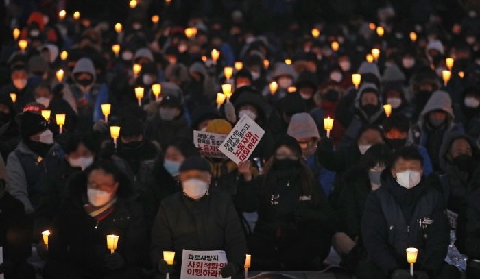 CJ대한통운 본사 점거 이어 ‘촛불집회’ 시작한 어제(19일)자 민노총 택배노조