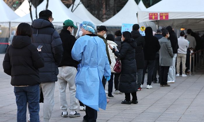 어제(27일) 하루 국내 코로나19 확진자 13만 9,626명...사망자 114명