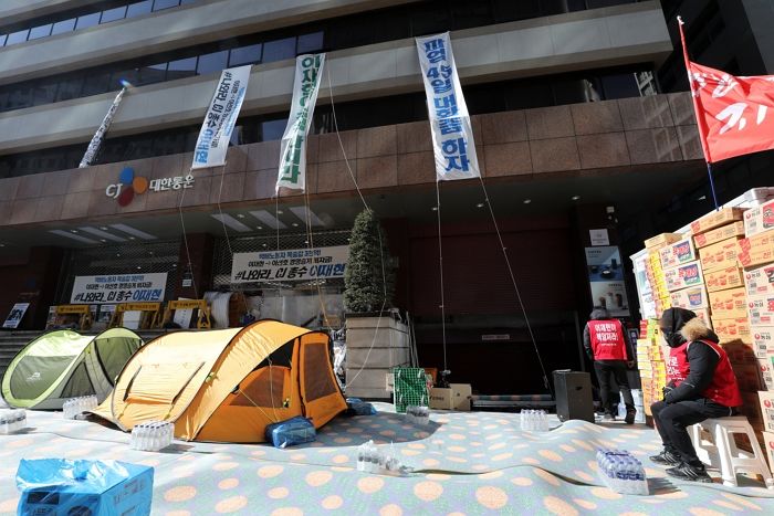 택배노조가 ‘담배+침’으로 범벅해놔 장사 폭망했다 호소하는 식당들