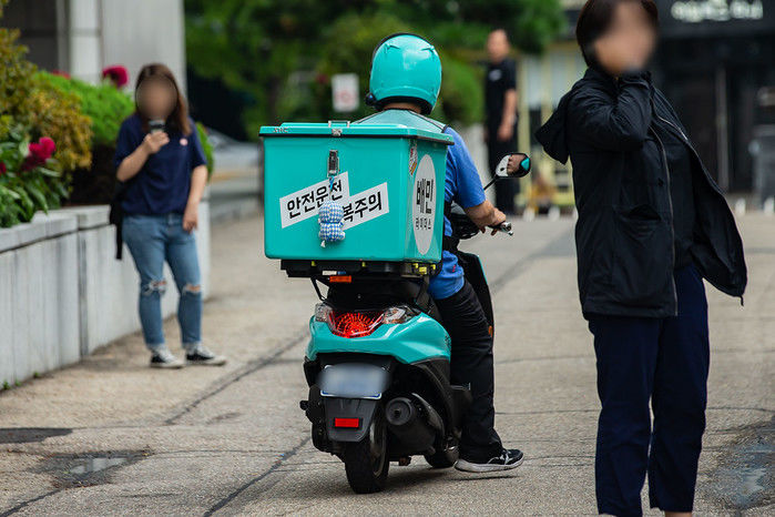 하다하다 아파트 배달비에 ‘1천원 할증료’까지 추가로 받는 배민 근황