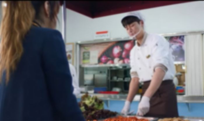 다이어트중이라며 퍼온 밥 손도 안대고 다 내다버리는 신입사원...“개념없다 vs 자유다”