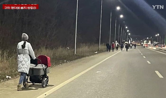 ‘한국 국적’인데도 교민 명단 누락돼 7km 걸어 우크라이나 탈출한 쌍둥이 아기