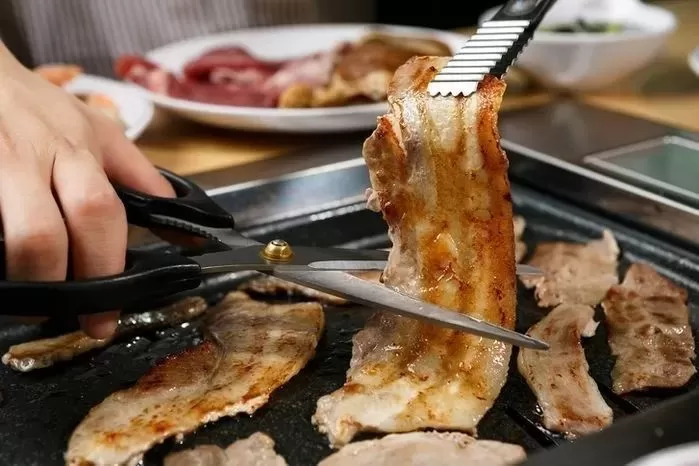 ‘삼겹살데이’인 오늘(3일), 마트 달려가면 삼겹살 최대 반값에 살 수 있다