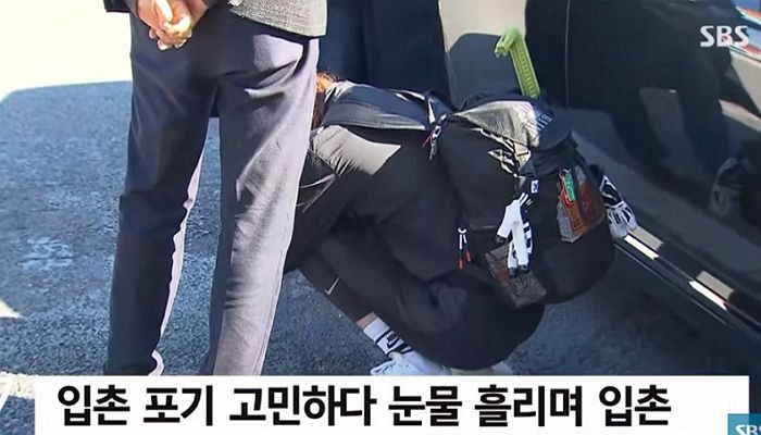 입소날 선수촌 앞 ‘복귀 반대’ 트럭 시위...결국 주저앉아 눈물 쏟은 심석희 (영상)