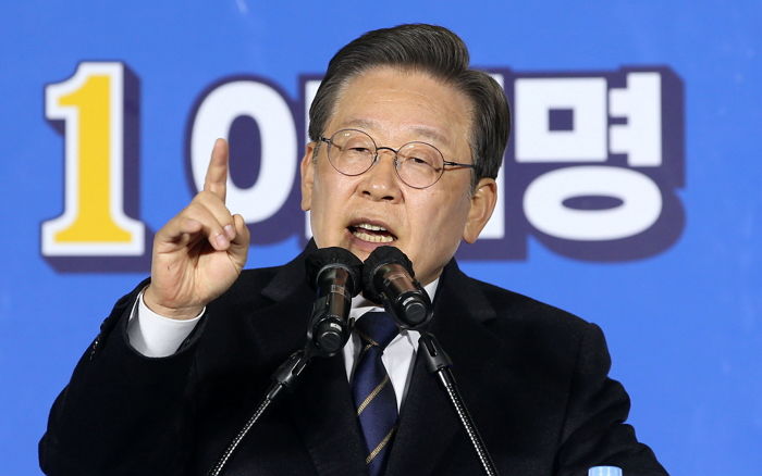 이재명 “자발적 퇴사자에게도 ‘실업급여’ 지급하자”