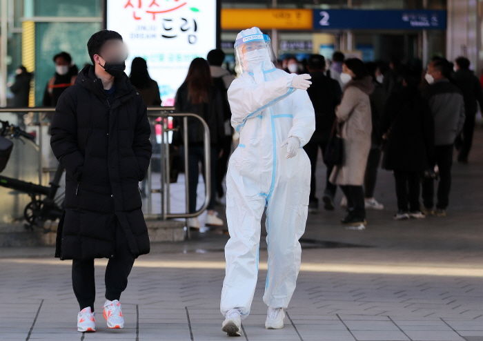 사전투표장서  ‘투표지’ 못 받은 확진자들, ‘본투표’ 사실상 불허