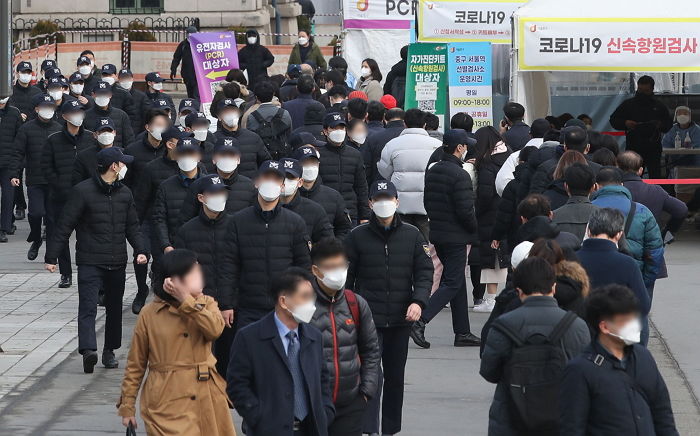 서울 코로나 신규 확진자 첫 6만명대...오후 6시까지 전국 26만 3,523명 확진