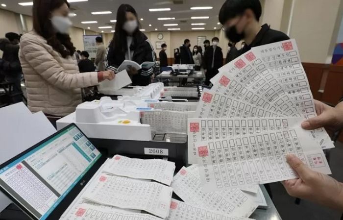 고종황제 시절에 태어난 광주 118세 ‘최고령’ 할머니, 소중한 한 표 행사