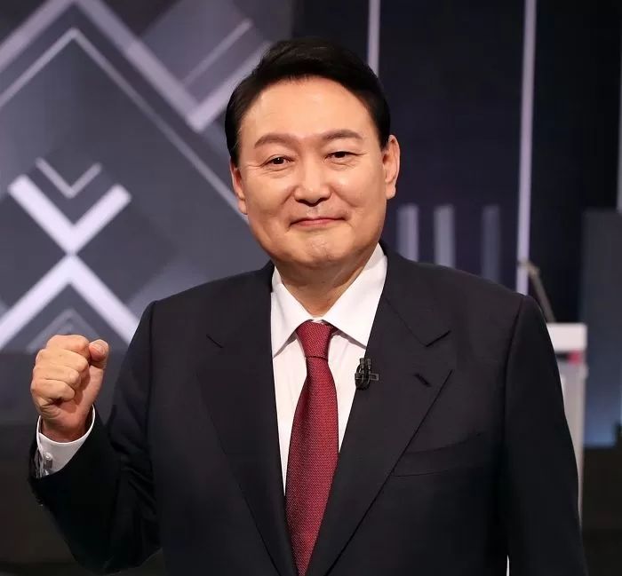 문재인 대통령, 윤석열 당선인과 통화...“당선 축하”