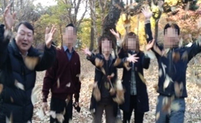 7년 전, ‘검사’ 윤석열이 대구서 근무할 때 직원들과 찍은 사진 속 흑역사(?)