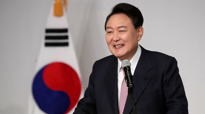 “거리두기·실외 마스크 모두 해제 검토”...윤석열 정부의 코로나 방역정책