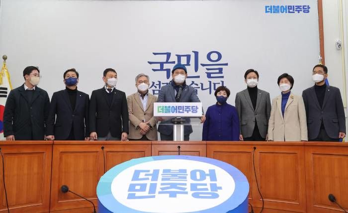 민주당 “대선 후 1만9천명 입당...대부분 2030여성”