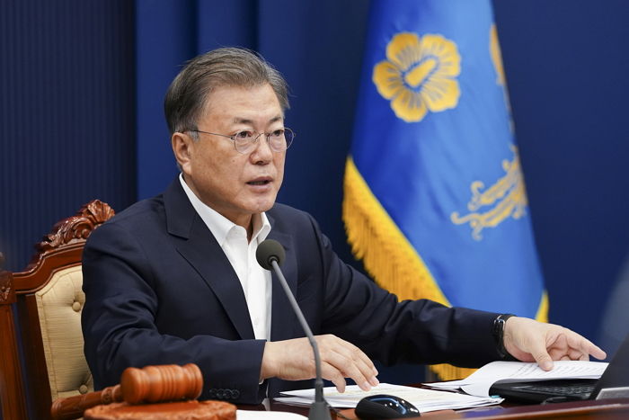 문 대통령 “코로나 누적 사망자 1만명 애도...가늠할 수 없는 슬픔 느껴”