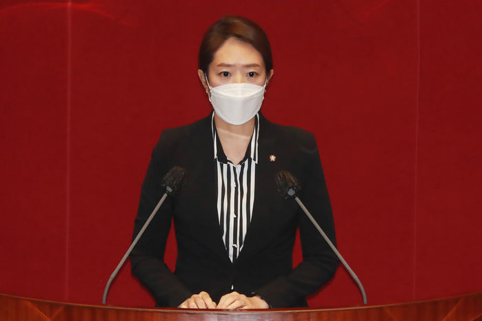 고민정 “선거 실패 소식에 음식점으로 달려가 배부를 정도로 많이 먹었다”