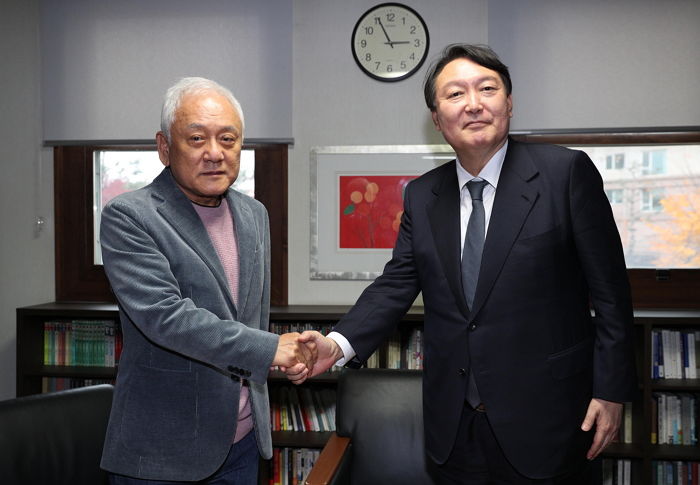 尹당선인 “국민통합위원장 김한길, 지역균형발전위원장 김병준”