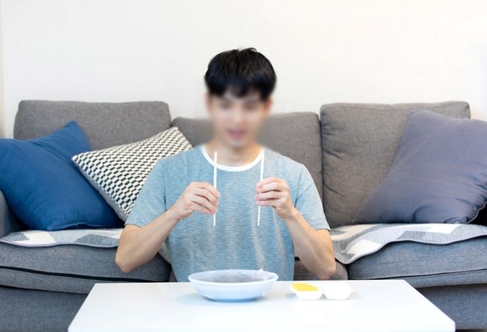 하루 2번씩 배달 시켜먹는 대학원생 ‘히키코모리’라며 뒷담화한 옆집 신혼부부