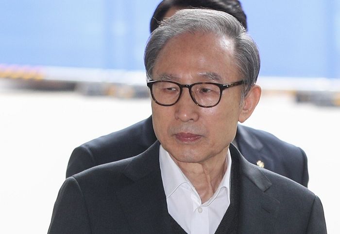 민주당 5선 의원 “MB 사면해야...다음 대통령에 미룰 일 아냐”