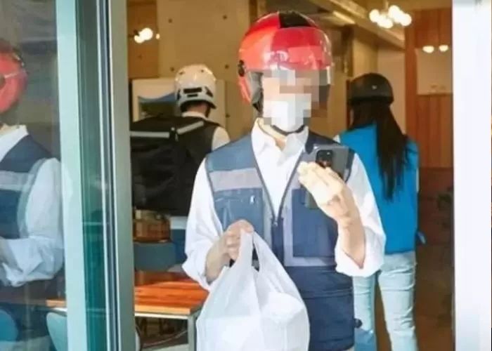 배달 기사에게 음식 도착했다고 문자왔는데 ‘사기꾼 잡는’ 어플에서 경고 알림이 왔어요