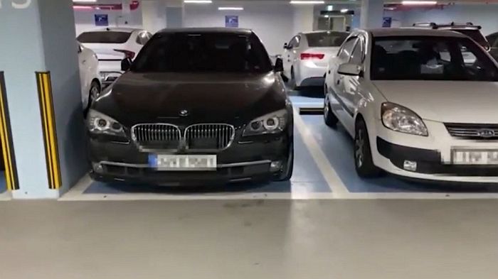 ‘BMW·머스탱’...어려운 청년에 제공된 ‘행복주택’ 주차장에 떡하니 주차된 고급 외제차들 (영상)