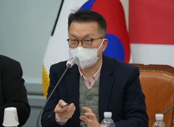 前 대한백신학회 부회장 “현재 코로나 걸리지 않았다면 대인관계에 문제 있는 사람”