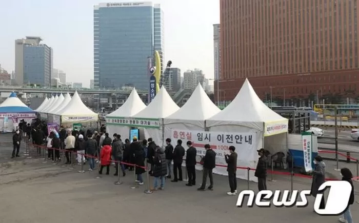 당분간 매일 확진자 ‘40만~50만명대’ 계속된다...정점은 일주일 내외