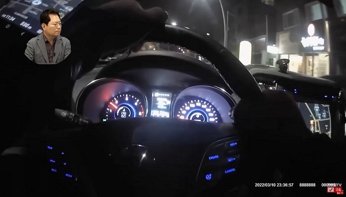 남편에게 폭행당한 대리기사가 경찰에 신고하자 ‘머리박치기’ 자해한 여성 (영상)