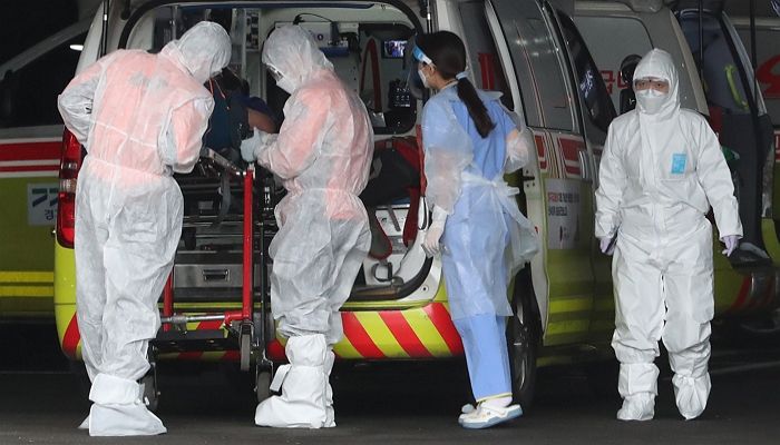 “방역 가장 엄격했던 한국, 이제 무관심 해”...외신도 비판하는 확진자 ‘폭증’
