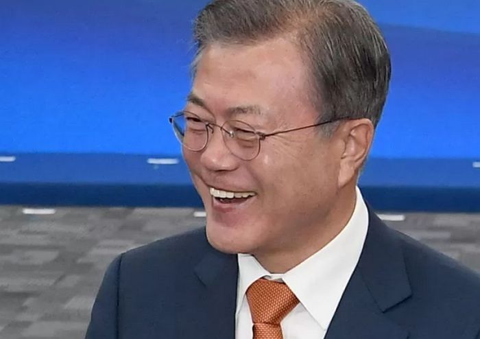 퇴임 앞둔 문 대통령의 기이할 정도로 놀라운 현재 지지율