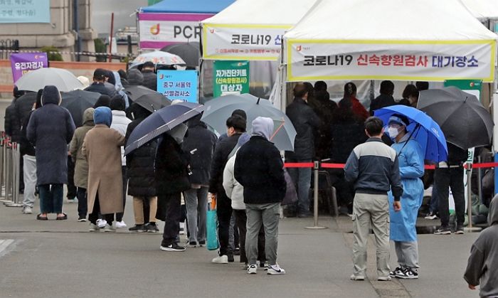 어제(20일) 국내 코로나19 확진자 20만 9,169명...열흘만에 20만명대