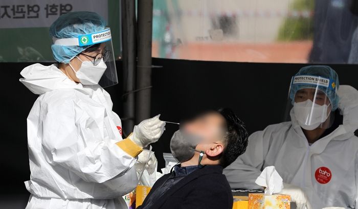 어제(21일) 코로나19 확진자 35만 3980명...사망자 384명