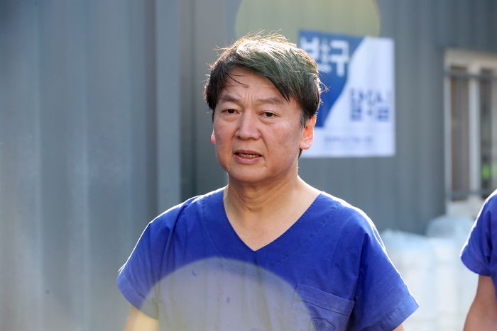 안철수 인수위원장 “국민 항체 양성률 샘플 조사하겠다”