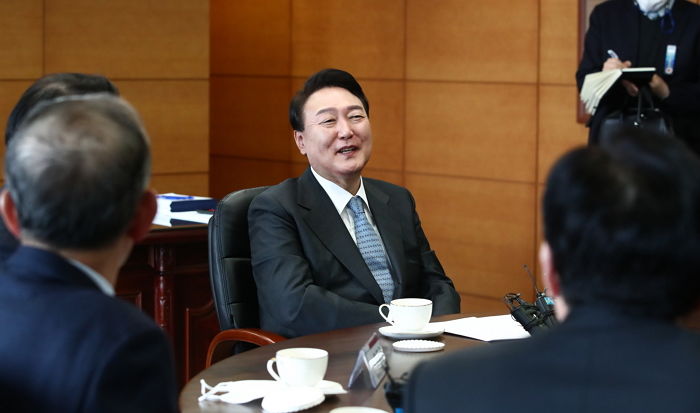 尹 당선인의 ‘집무실에서 산책하는 국민을 볼 수 있게 해달라’는 당부의 숨은 뜻