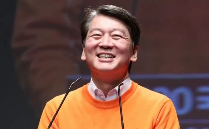 안철수, 인수위원장 맡은 후 안랩 주가 55% 급등...2500억대 부자됐다