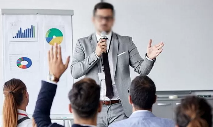 외국인 교수님이 영어로 ‘휴강’ 알렸는데 스팸문자인줄 알고 ‘양X새X’ 욕한 제자