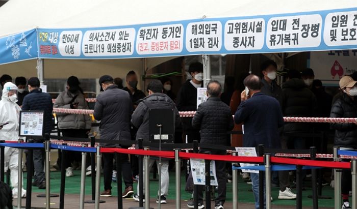 어제(23일) 코로나19 확진자 39만 5598명...사망자 470명 역대 최다