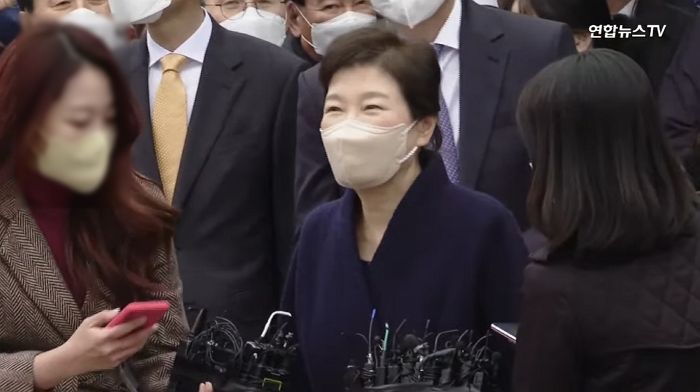 박근혜 전 대통령 퇴원 “국민 염려 덕분에 건강 많이 회복”