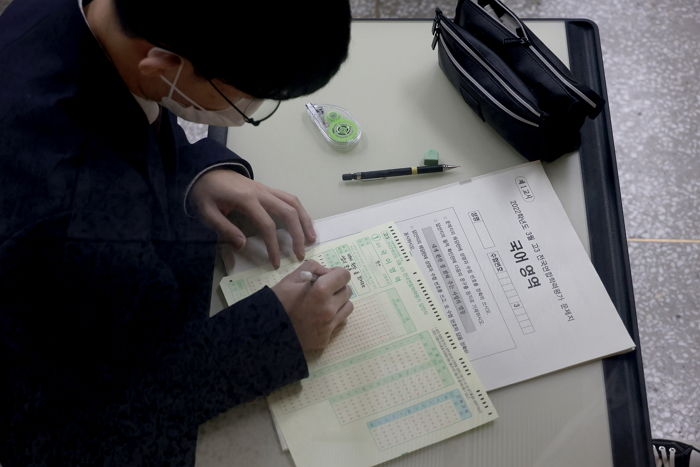전국고교학력평가 홈페이지 접속량 폭주로 마비 돼...재택 응시 수험생 혼란
