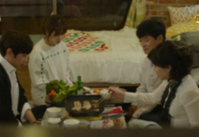 한우 먹을 때 아들한테 맛있는 부위 몰아주고 며느리 접시엔 비계+힘줄만 주는 시어머니