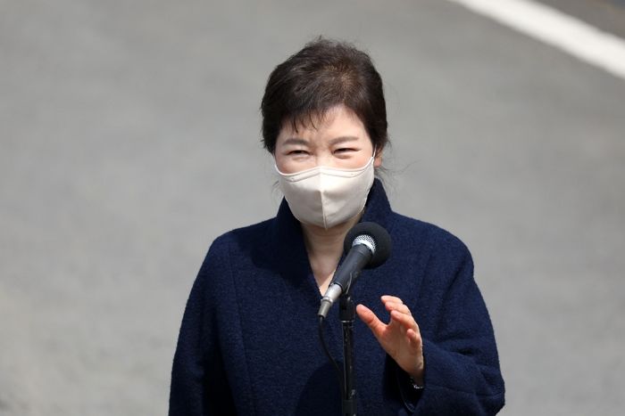 유영하 변호사 “박근혜 사저 가세연에 큰 도움 받아 구매...차차 갚겠다”