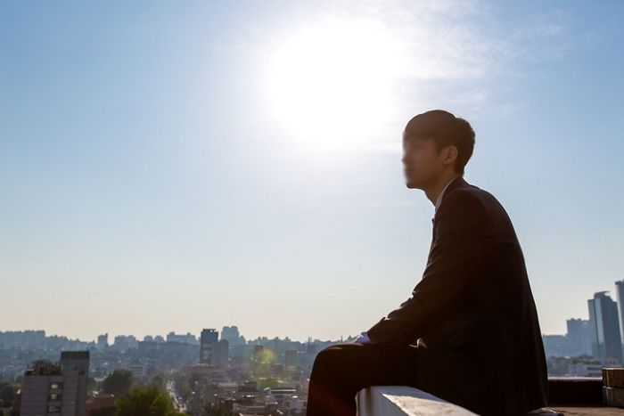 “5년 전 나에게 딱 한 통의 문자를 보낼 수 있다면, 뭐라고 보낼 건가요?”