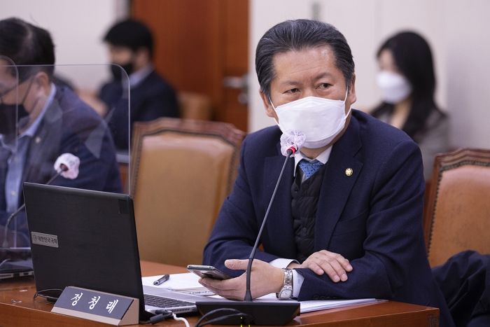 정청래 “청와대 싫으면 적와대 들어가라”...빨간 기와 靑사진 올려