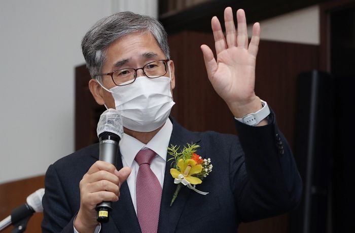 “김정숙, 사치품 국가에 반환해라” 文 대선 캠프 출신 인권변호사의 일침