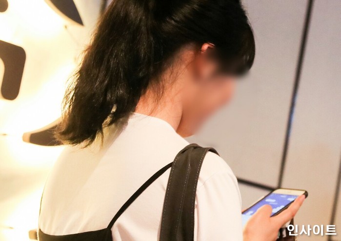 “평생 유튜브 못 봄VS카톡 못 함”...딱 하나만 선택해야 한단 질문에 터진 뜻밖의 ‘몰표’