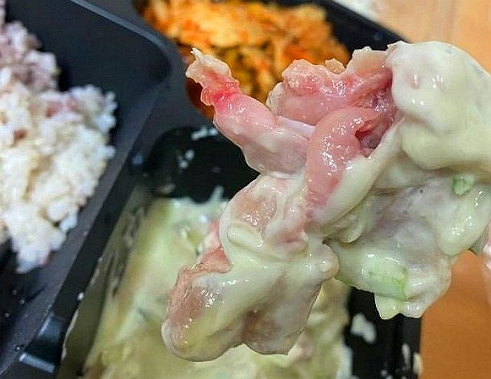 “급식에 분홍빛 생닭고기가 나왔다”...사관 생도 분노하게 한 육군사관학교 부실 급식 논란