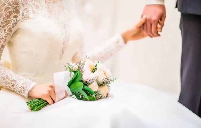 “결혼식 드레스 최종 결정하러 갔는데 샵에서 추가금 ‘200만원’을 내라고 합니다”