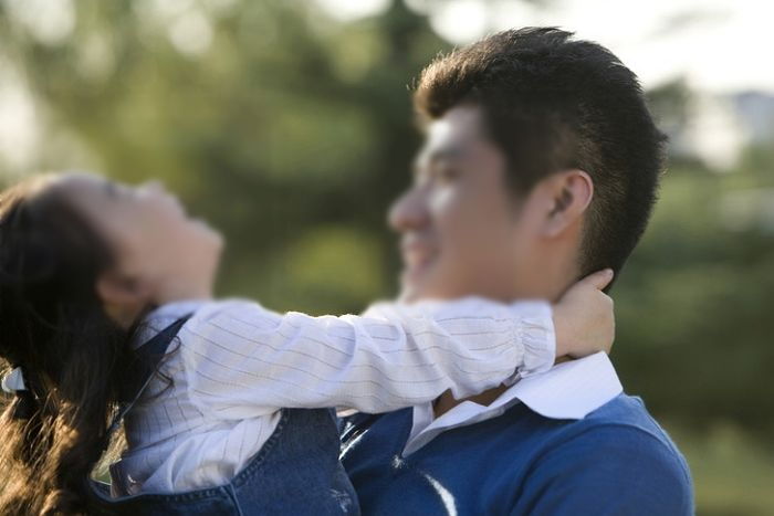 “아내가 교통사고로 사망한 지 5년 후, 딸이 친자식이 아니라는 걸 알게 됐습니다”