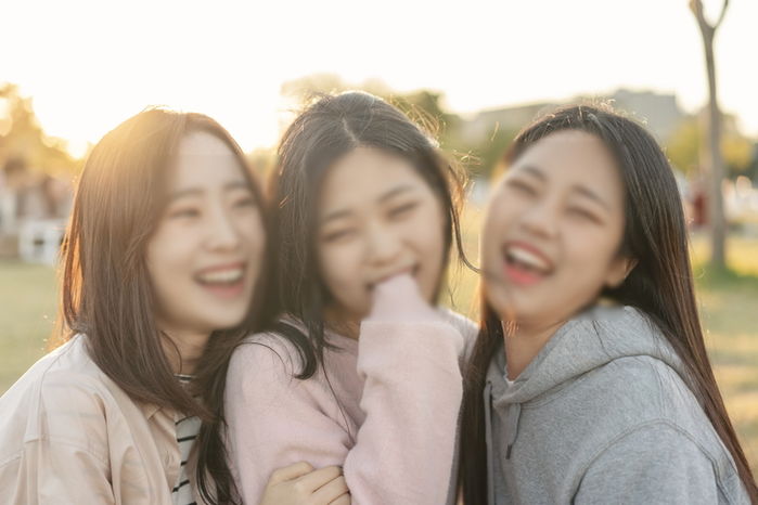10년 지기 친구가 결혼식 축의금을 안 내고 간 이유 듣고 펑펑 운 새신부