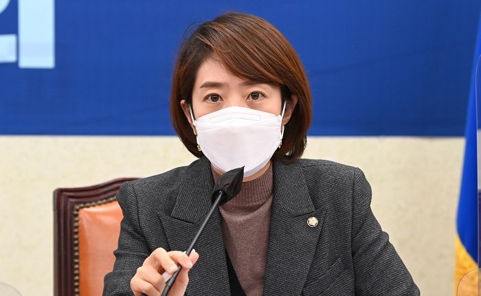 고민정 “장애인 시위로 직원들의 출근이 늦어져도 이해해달라”