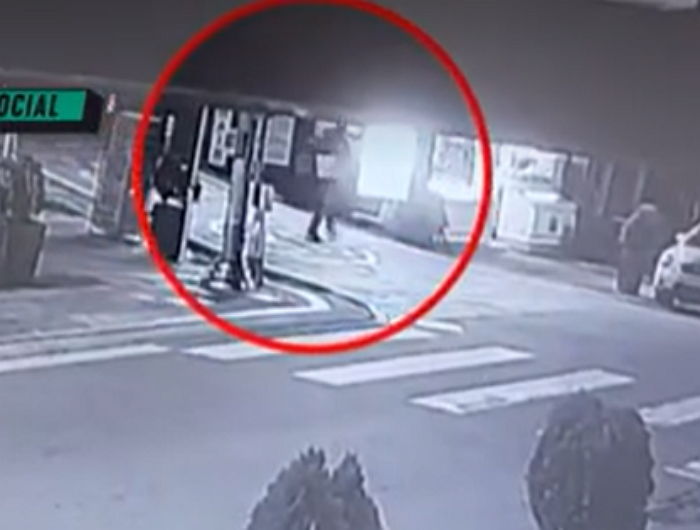 만취한 20대 미군이 흉기 들고 길거리 배회하며 저지른 일 (영상)