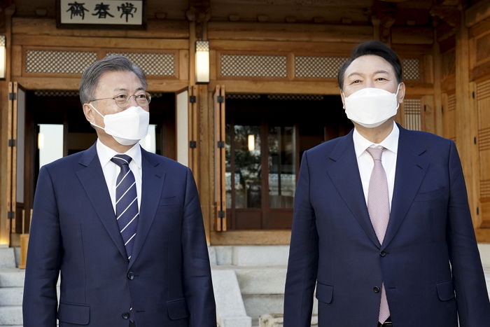 19일 만에 만난 윤석열 당선인과 문재인 대통령이 2시간 51분 동안 나눈 이야기